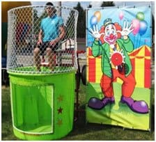 Does the dunk tank come with the water?